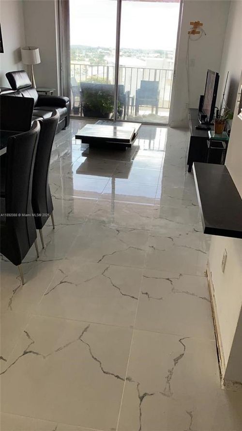 apt-1011-4675 W 18th Ct, Hialeah, FL, 33012-2864 | Card Image