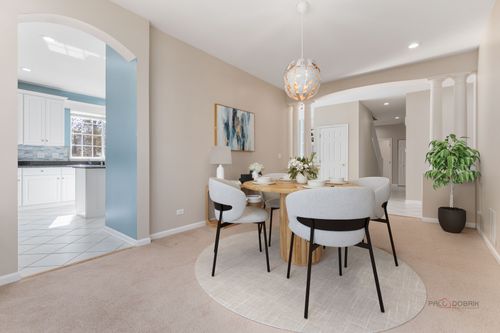 371 Sycamore St, Vernon Hills, IL, 60061-1077 | Card Image