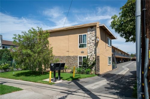 1003 W Bishop St, Santa Ana, CA, 92701 | Card Image