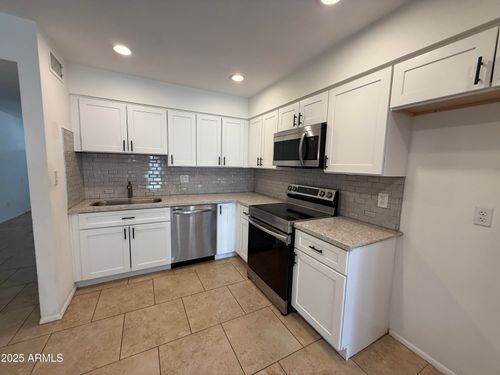 4217 W Medlock Dr, Phoenix, AZ, 85019-2427 | Card Image