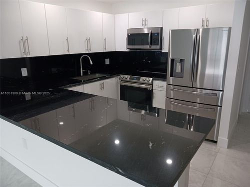 apt-316-6070 W 19th Ave, Hialeah, FL, 33012-6091 | Card Image