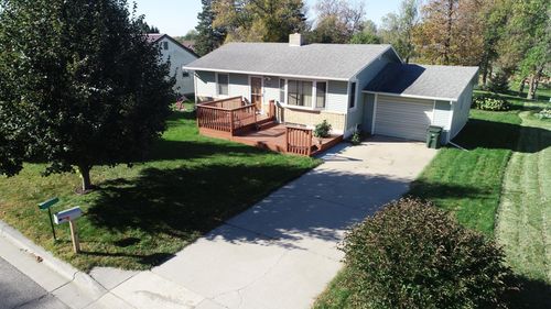 324 10th Ave Se, Elbow Lake, MN, 56531-4815 | Card Image