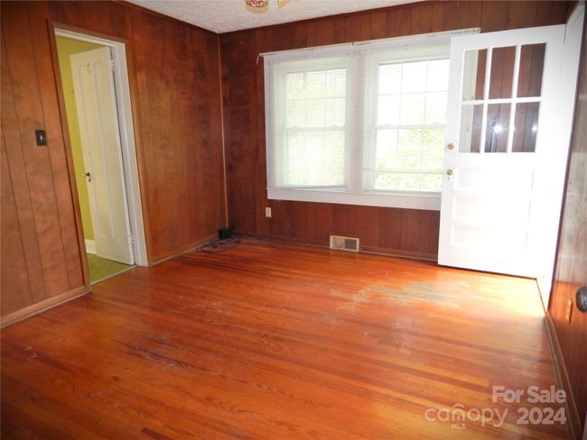 Den/Back Entrance | Image 38