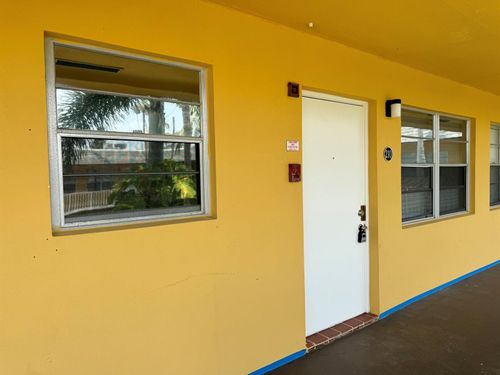 210-220 Croton Ave, Lantana, FL, 33462-2939 | Card Image