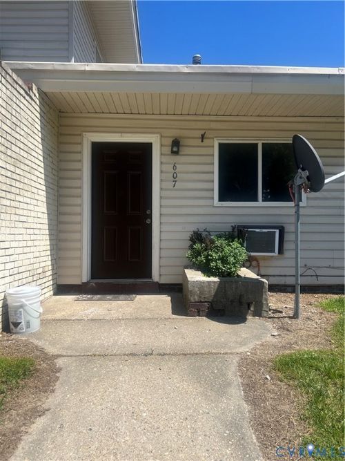 607 Monticello Dr, Hopewell, VA, 23860-2116 | Card Image