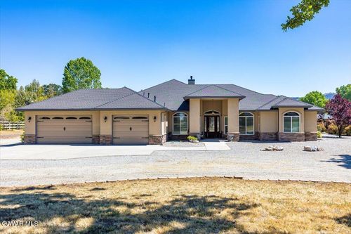 23840 Martingale Way, Tehachapi, CA, 93561-8353 | Card Image