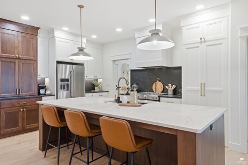 3508 Pinehurst Cir, Manhattan, KS, 66503-9656 | Card Image