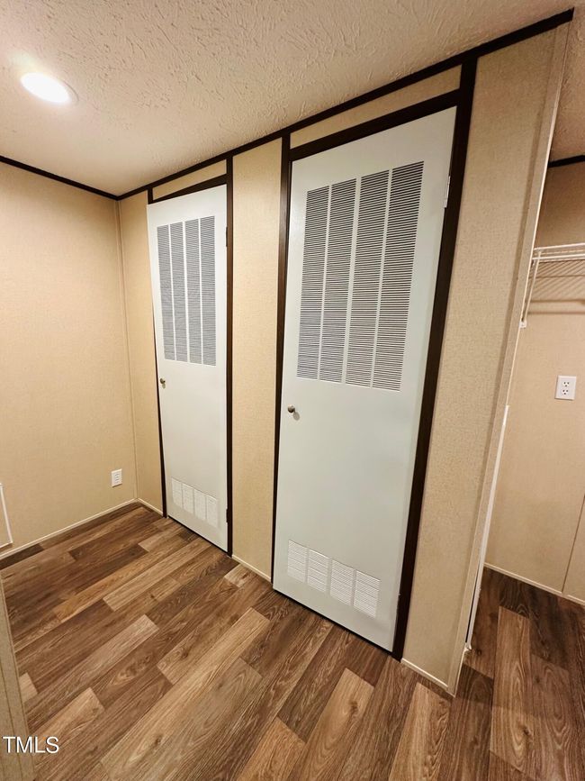 Laundry Room Extra Space | Image 12