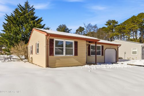 71-91 Westport Dr, Whiting, NJ, 08759-2322 | Card Image