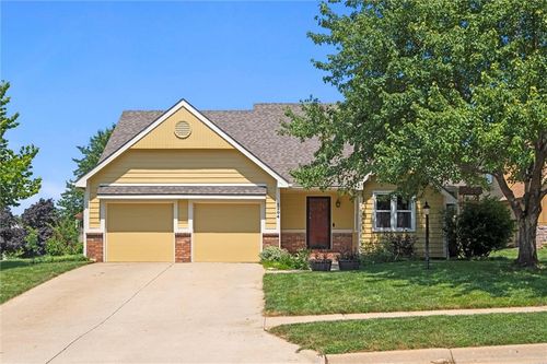 1204 Chadwick Ct, Lawrence, KS, 66049-3549 | Card Image