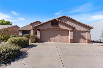 8026 W Hilton Avenue, House other with 3 bedrooms, 2 bathrooms and null parking in Phoenix AZ | Image 3