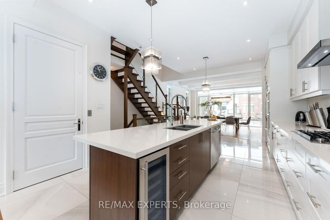 23 Carrville Woods Cir, House attached with 3 bedrooms, 4 bathrooms and 2 parking in Vaughan ON | Image 15