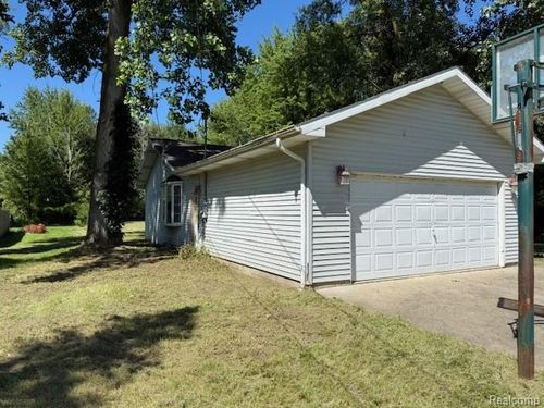 3937 Curtis Rd, Birch Run, MI, 48415-9083 | Card Image