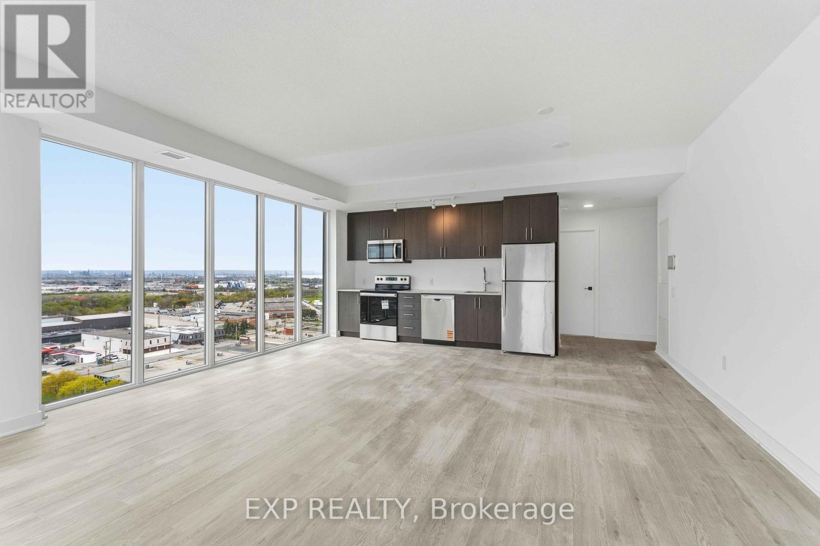 Residential in Hamilton (Riverdale) 4
