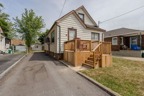 61 Hamilton St, Saint Catharines, ON, L2S1K8 | Card Image