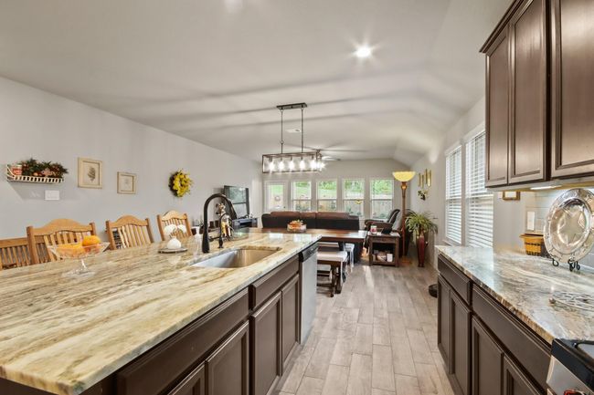 914 Golden Willow Ln, House other with 4 bedrooms, 3 bathrooms and 2 parking in Conroe TX | Image 14