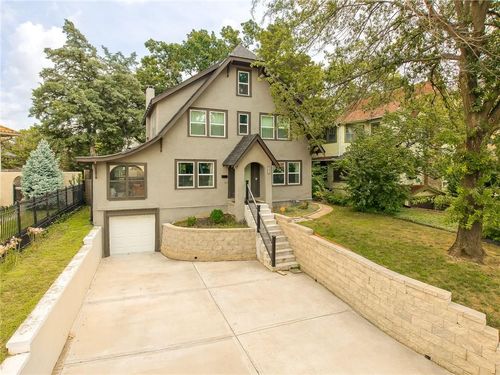 3651 Southwest Trfy, Kansas City, MO, 64111-2812 | Card Image