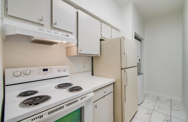 APT-3 - 1818 Augusta Dr, Townhouse with 2 bedrooms, 1 bathrooms and 1 parking in Houston TX | Image 9