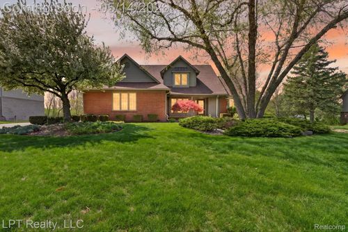 4108 Villager Dr, Lake Orion, MI, 48359-1886 | Card Image