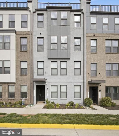 20354 Newfoundland Sq, ASHBURN, VA, 20147-6352 | Card Image