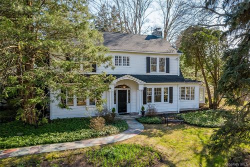 9 Tory Connecticut Lane, Newtown, CT, 06470 | Card Image