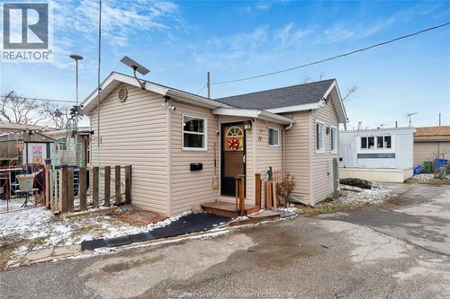 11 Bonita Ave, Windsor, ON, N8W2B4 | Card Image