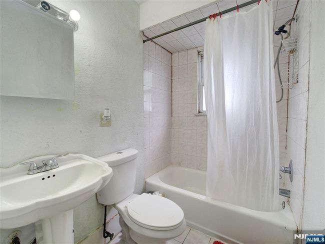 41 - 539-41 E 2 Nd St, House other with 4 bedrooms, 2 bathrooms and null parking in Plainfield NJ | Image 16