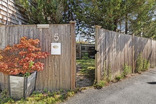 5 Wise Pl, Gloucester, MA, 01930-3115 | Card Image