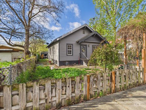 611 E 2nd St, Emmett, ID, 83617-3107 | Card Image