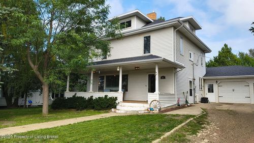 604 2nd Ave N, Hettinger, ND, 58639-7448 | Card Image