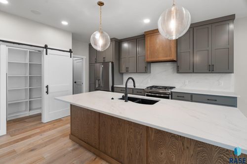 1137 E Thompson Pl, Tea, SD, 57064-8096 | Card Image