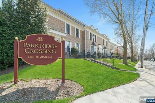 7 S Maple Ave, Park Ridge, NJ, 07656-2124 | Card Image