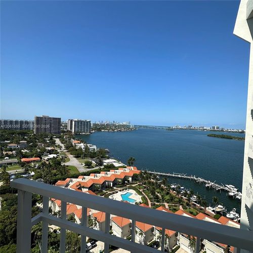 2107-4000 Towerside Ter, Miami, FL, 33138-2235 | Card Image
