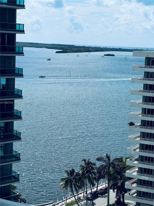 1606-1300 Brickell Bay Dr, Miami, FL, 33131-3387 | Card Image