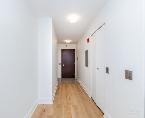 31d-33 Ontario St, Chicago, IL, 60654-7769 | Card Image