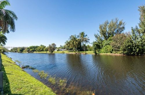 17652 Nw 76th Ct, Hialeah, FL, 33015-6170 | Card Image