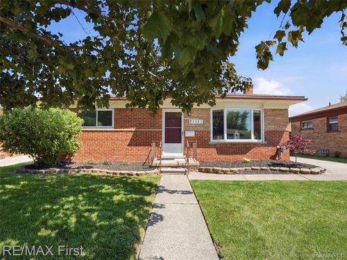 21213 Centennial St, Saint Clair Shores, MI, 48081-1825 | Card Image