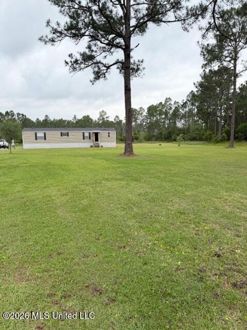 8320 Darlene Dr, Moss Point, MS, 39562-7513 | Card Image