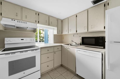 apt-206-250 180th Dr, Sunny Isles Beach, FL, 33160-2730 | Card Image