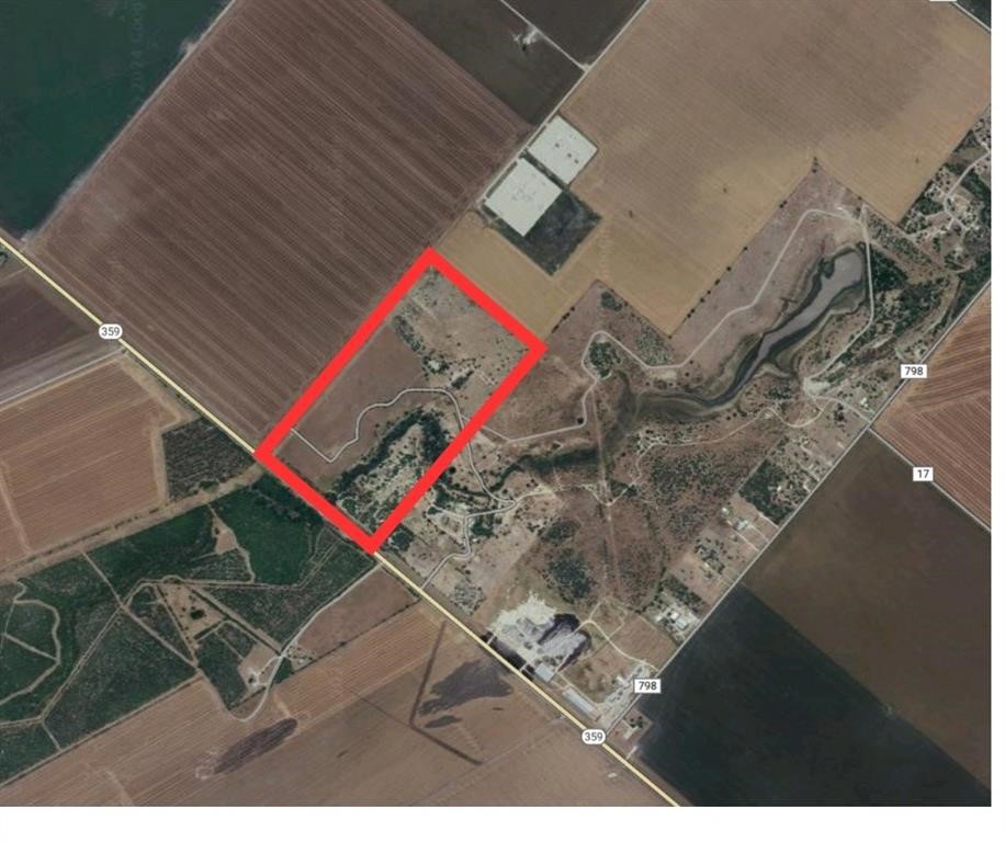 Farm in Mathis 3