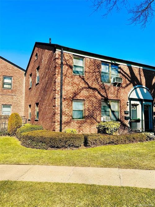 1-196-58 69th Ave, Fresh Meadows, NY, 11365-4033 | Card Image