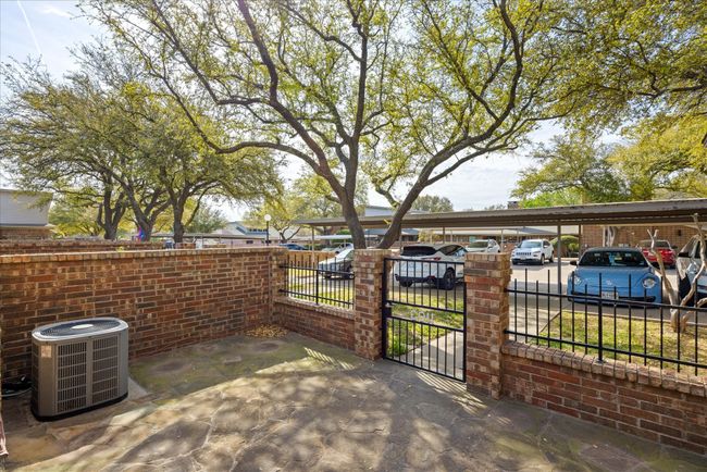 Well manicured common grounds. Large mature trees provide shade and tranquility. | Image 4