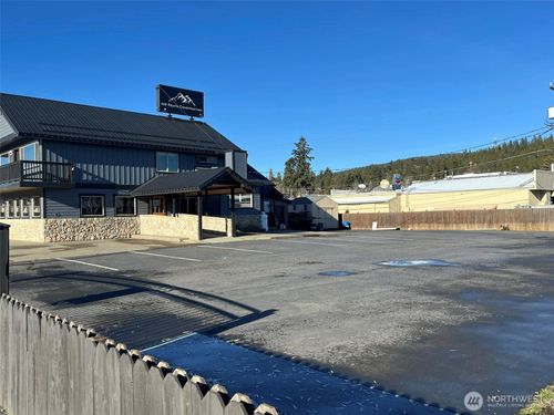 212 W Railroad St, Cle Elum, WA, 98922-1181 | Card Image