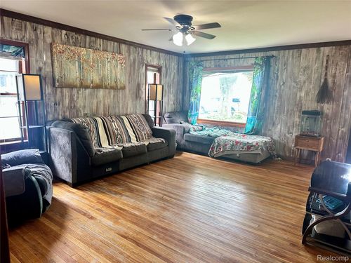 8037 Beatrice, Westland, MI, 48185-1869 | Card Image