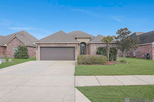 9311 Falling Oak Dr, Baton Rouge, LA, 70817-1000 | Card Image