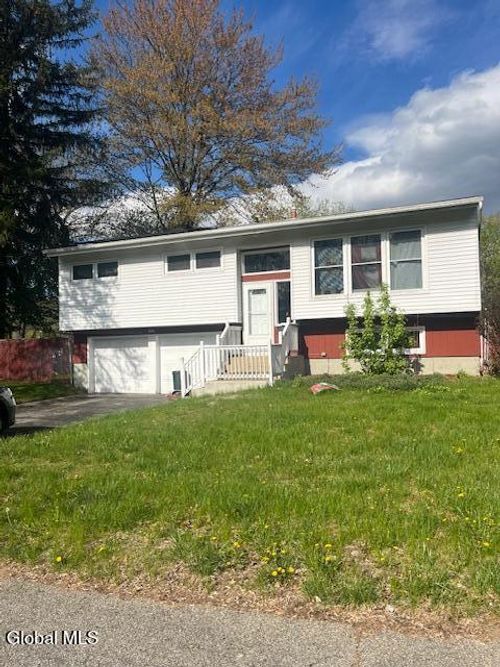 12 Vincent Ave, Colonie, NY, 12205-2227 | Card Image