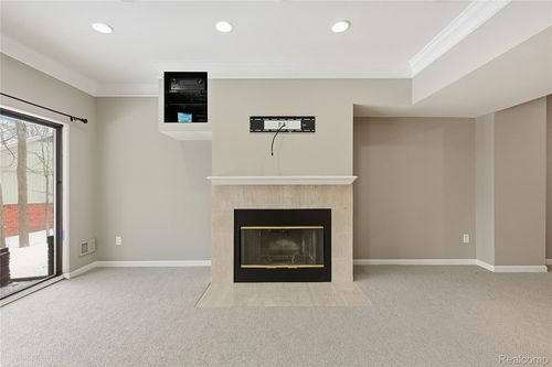 7154 Westchester, West Bloomfield, MI, 48322-2800 | Card Image