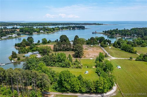 328 Point Pleasant Rd, Kilmarnock, VA, 22482-3428 | Card Image