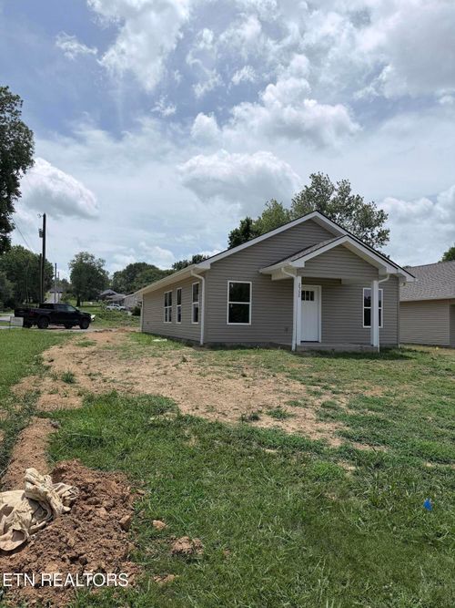 2532 E Clark Ave, Maryville, TN, 37804 | Card Image