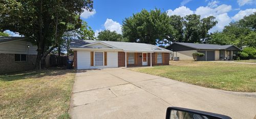 7205 Merry Ln, Fort Worth, TX, 76112-3401 | Card Image